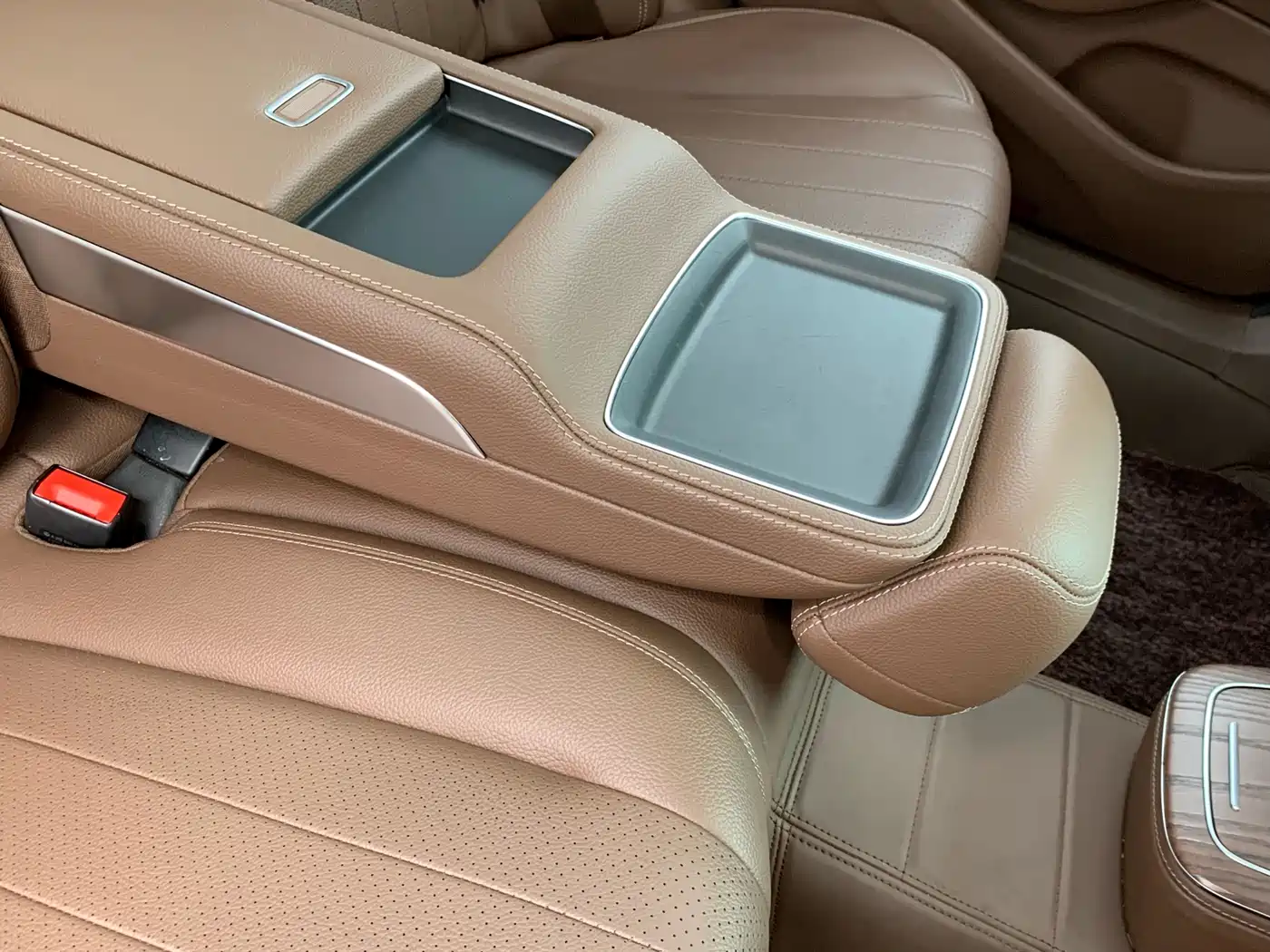 Mercedes-Benz E-Class New Energy 2022 Facelift II E 350 e L Plug-in Hybrid Sedan фото 31