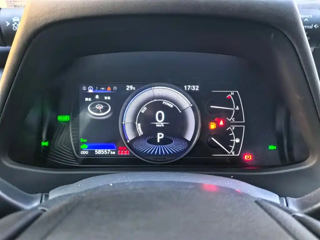 Фото 23 - Lexus UX