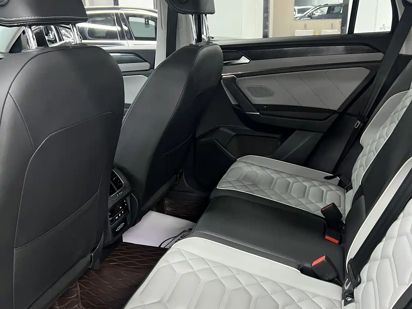 Volkswagen Tayron 2023 280TSI 2WD Luxury Plus Advanced Edition фото 8