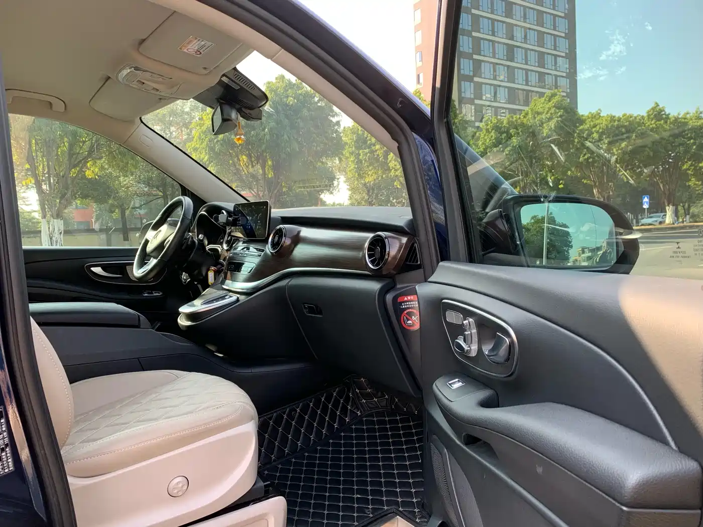 Mercedes-Benz V-Class 2022 V 260 Prestige Edition фото 16