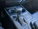 Фото 9 - Lexus UX