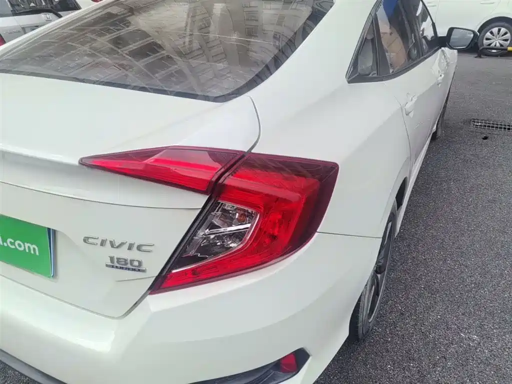 Photo 19 - Honda Civic