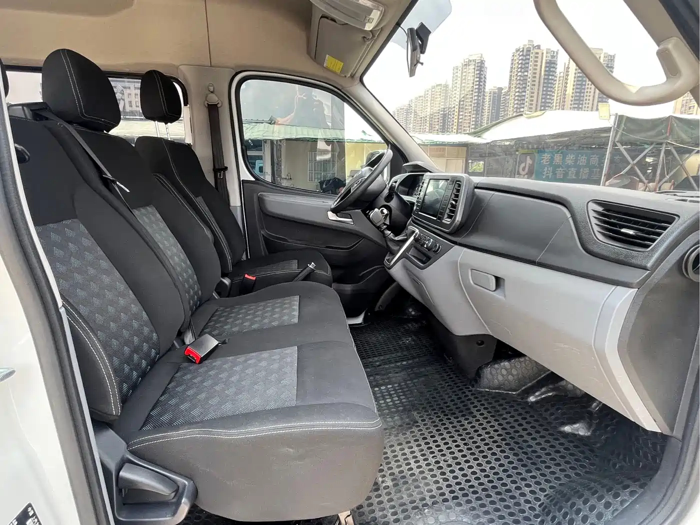 Maxus Xintu V80 2025 2025 PRO Aoyun 2.0T AMT Long Wheelbase Medium Roof 6/7/8/9-Seater