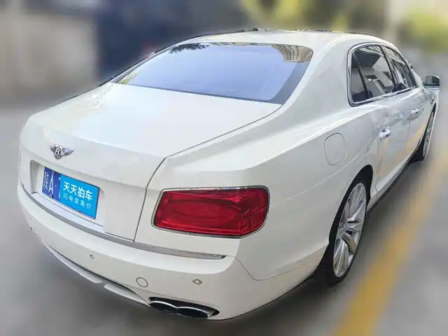Bentley Flying Spur 2016 4.0T V8 Standard Edition — фото 2