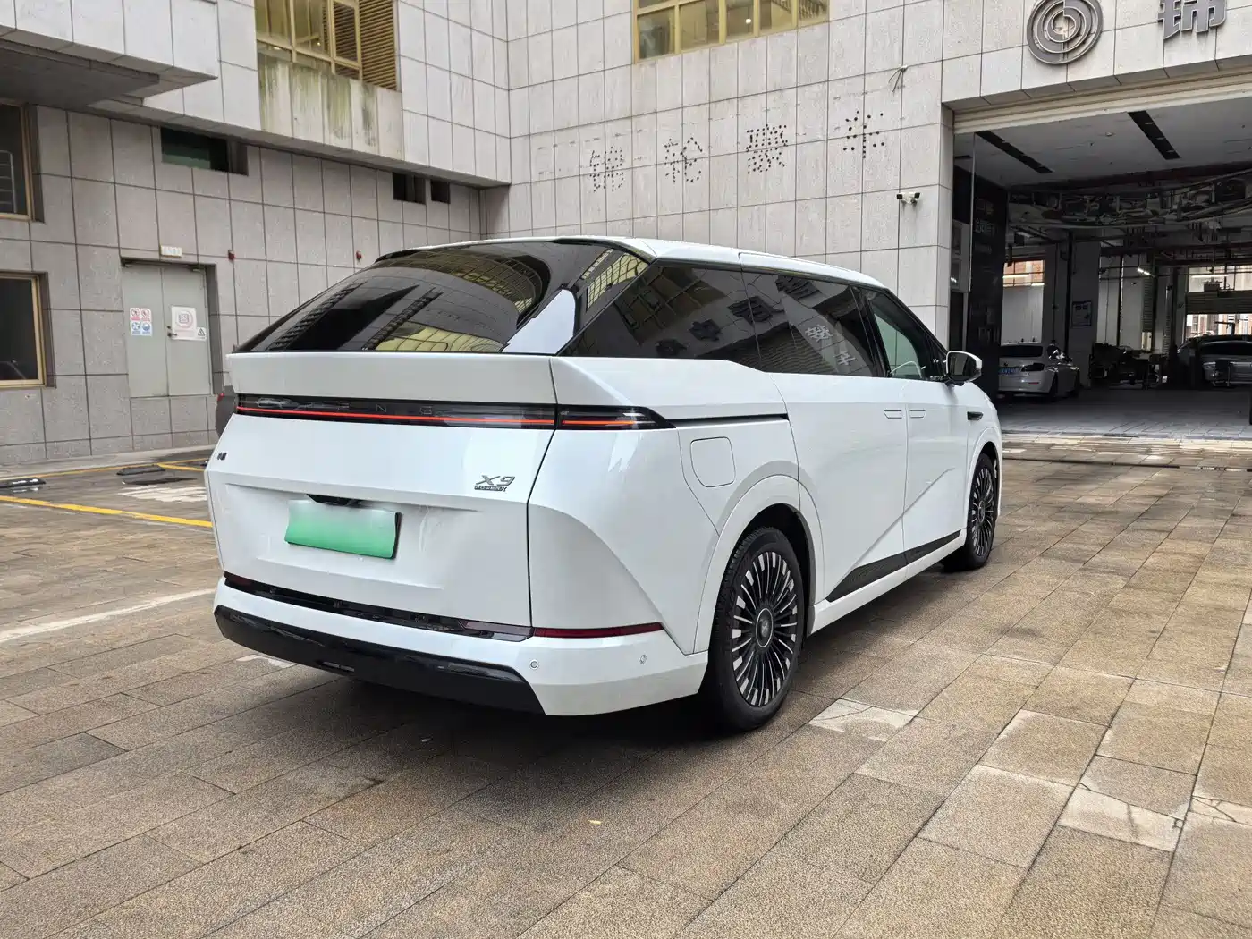 XPeng X9 2025 2025 Extended Range Edition