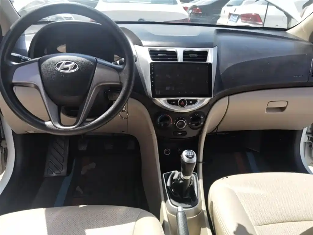 Hyundai Verna 2014 1.4L Manual Smart GLS фото 10