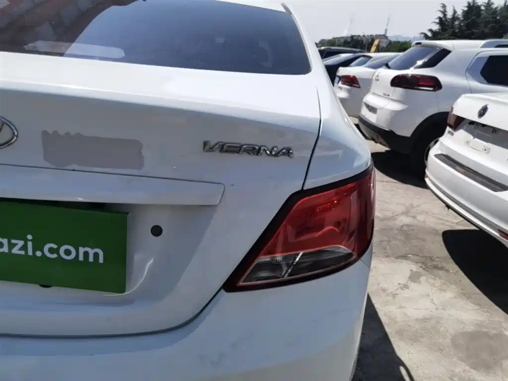 Hyundai Verna 2014 1.4L Manual Smart GLS фото 8