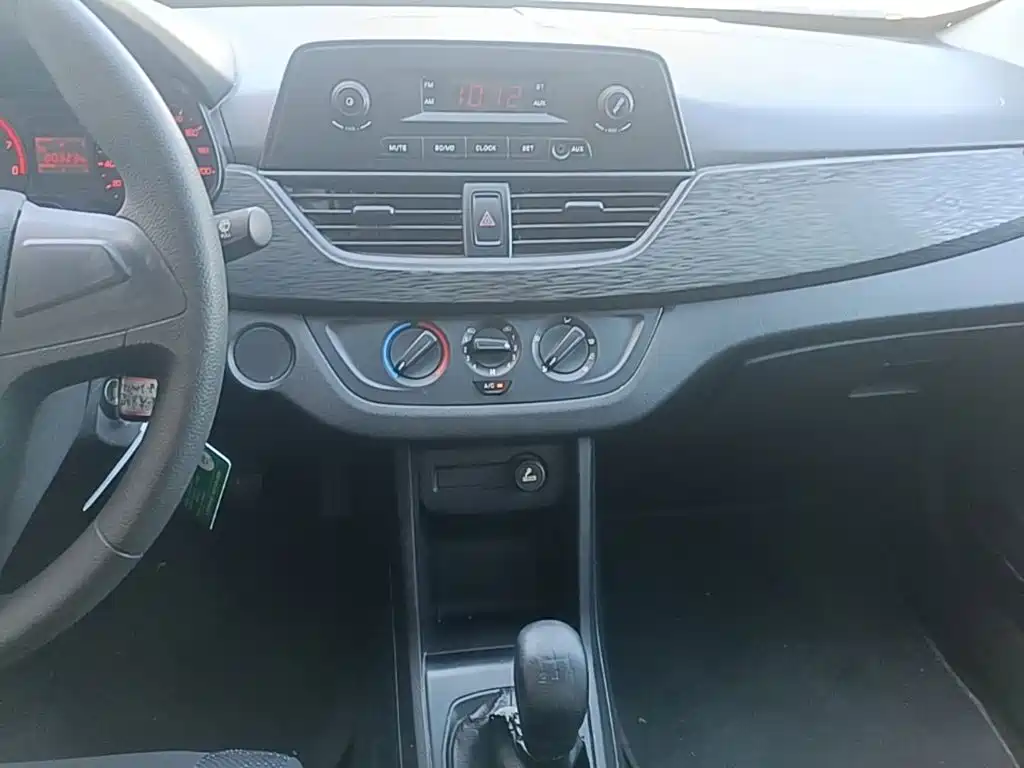 Photo 13 - Baojun 310