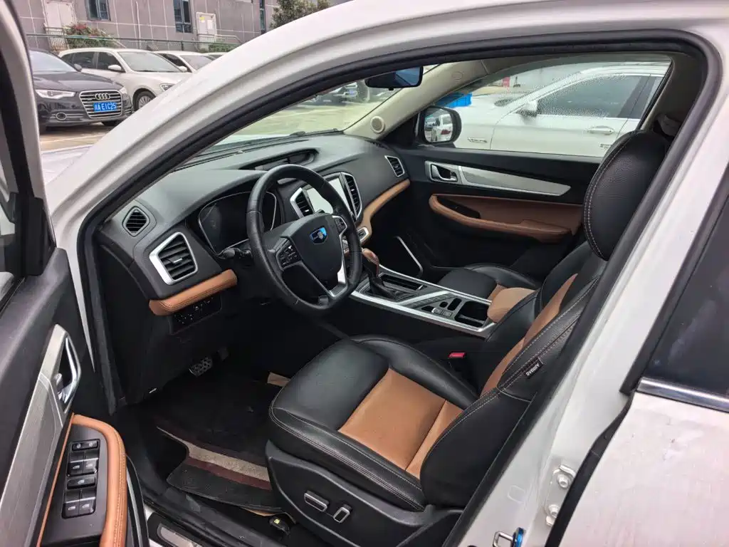 Фото 8 - Geely Emgrand X6