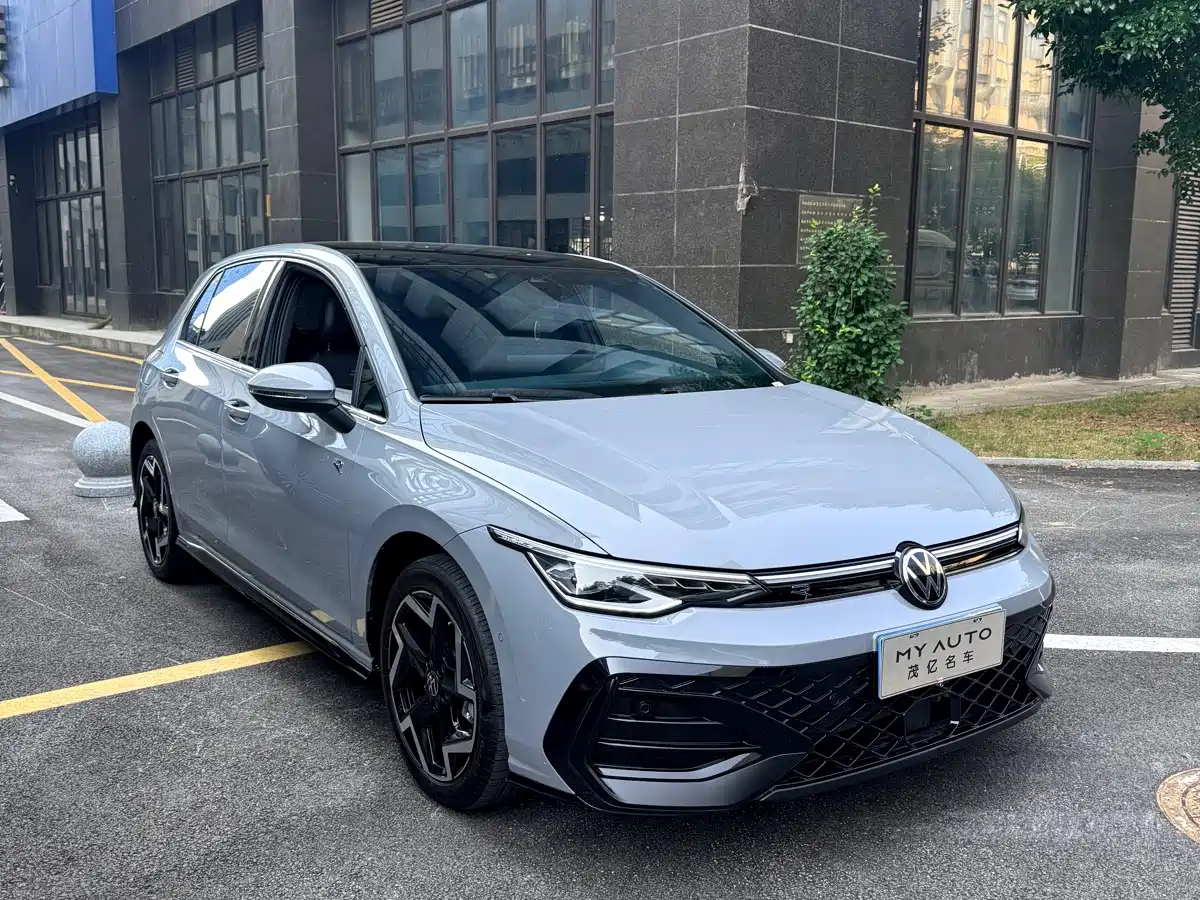Фото 1 - Volkswagen Golf