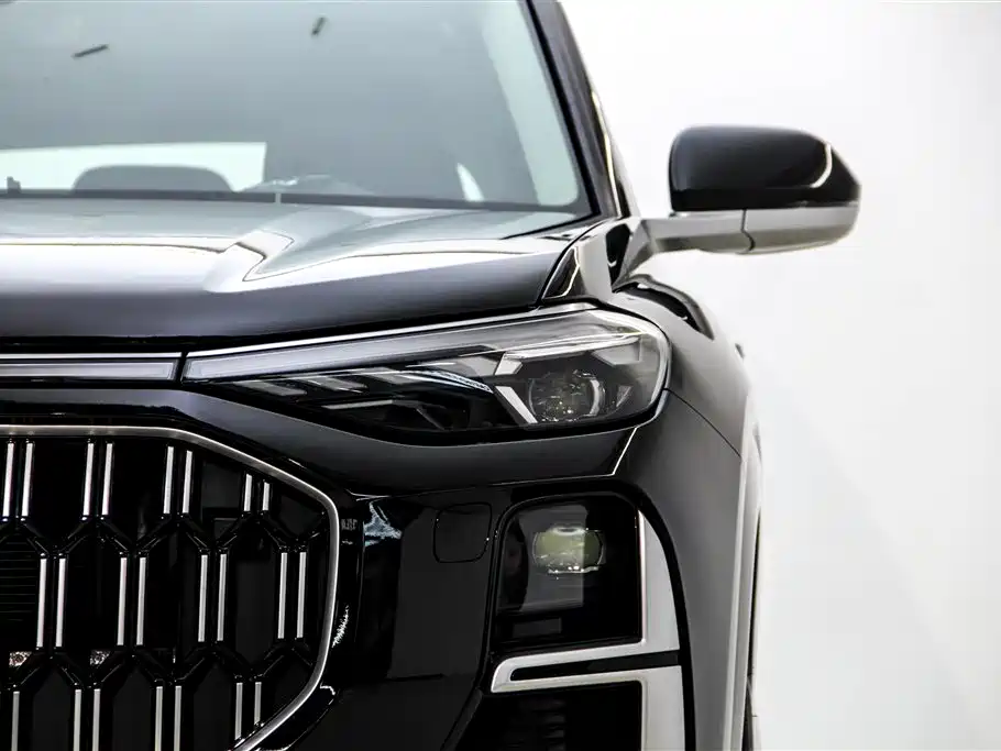 AUDI Q6
