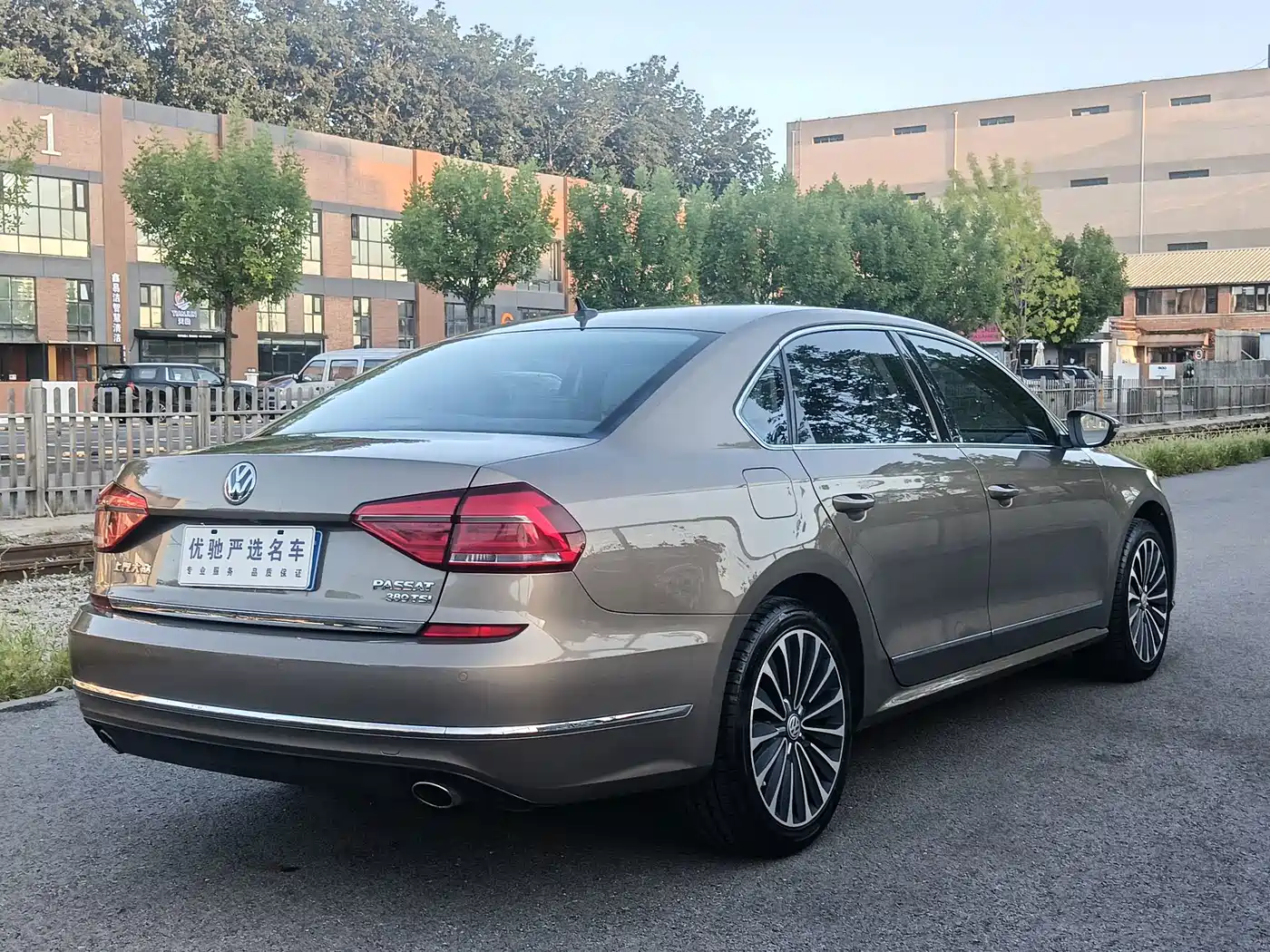 Photo 10 - Volkswagen Passat