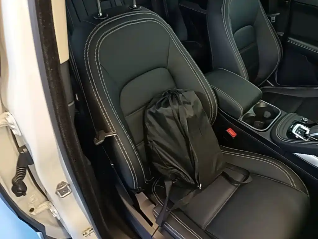 Фото 25 - Jaguar E-PACE