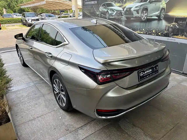 Lexus ES 2025 300h Ultimate Edition — фото 5