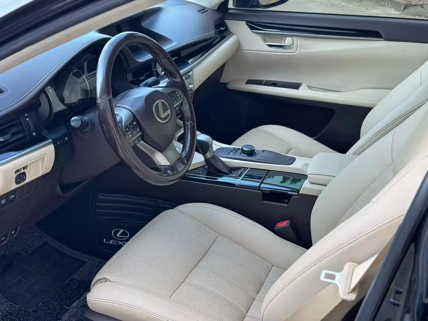 Lexus ES 2015 200 Comfort Edition фото 4