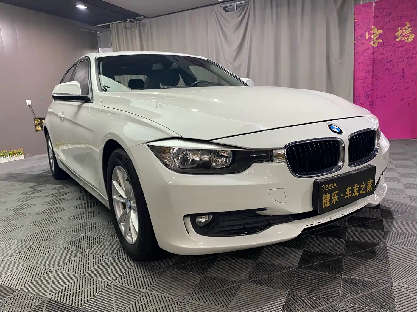 BMW 3 Series 2015 316i Progressive фото 3