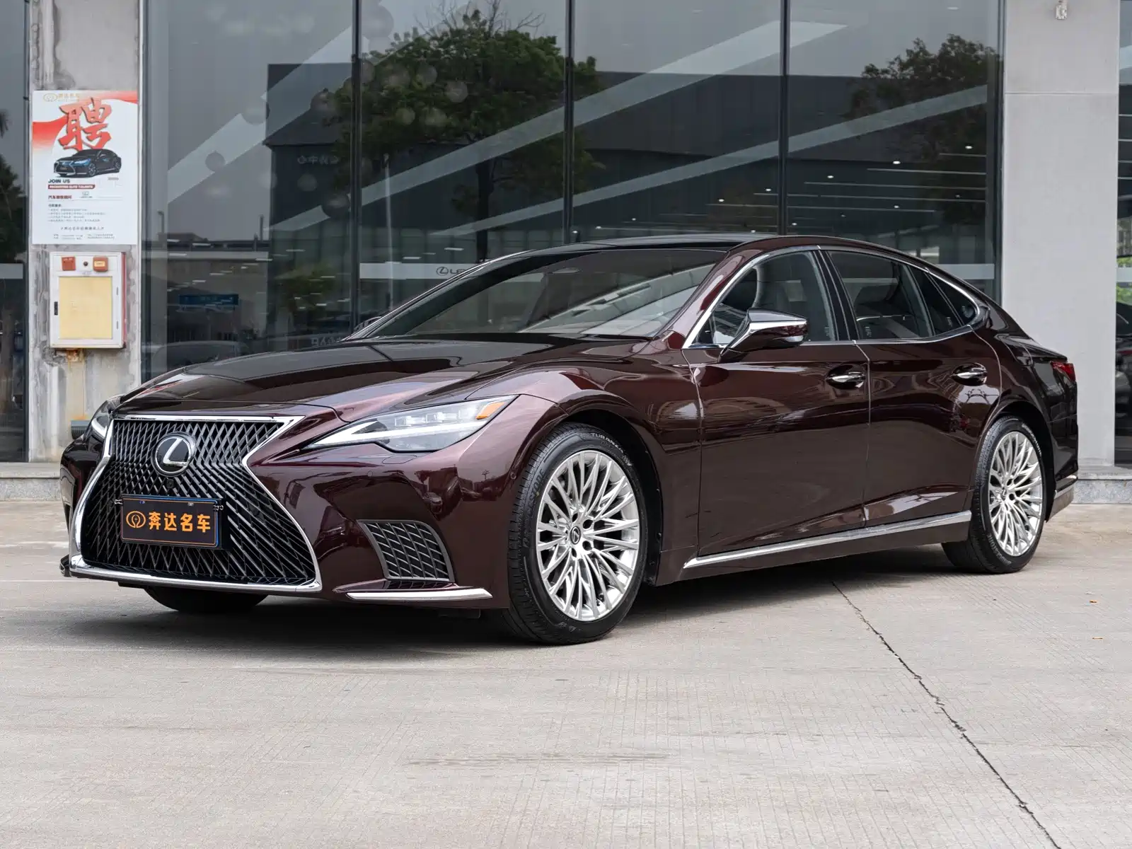 Фото 1 - Lexus LS