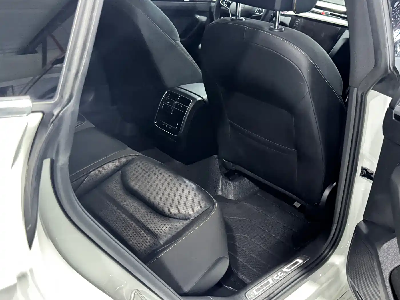 Фото 9 - Volkswagen FAW-Volkswagen CC