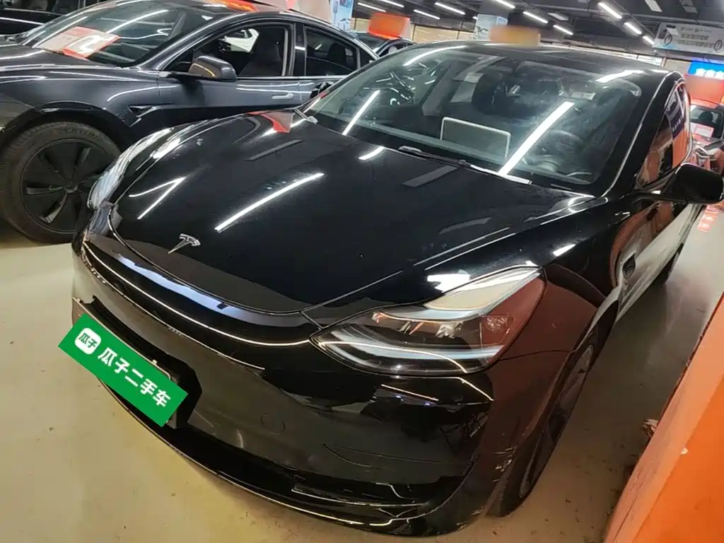 Фото 2 - Tesla Model 3