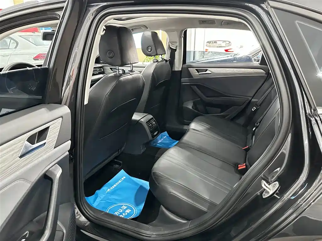 Photo 28 - Volkswagen Sagitar