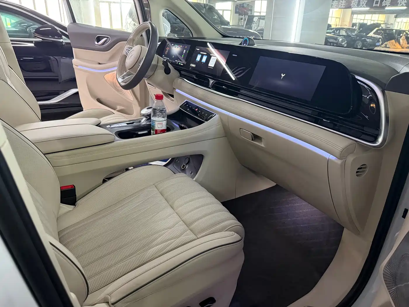 Voyah Auto Voyah Dreamer 2022 Low-carbon Dream+Smart Package фото 11