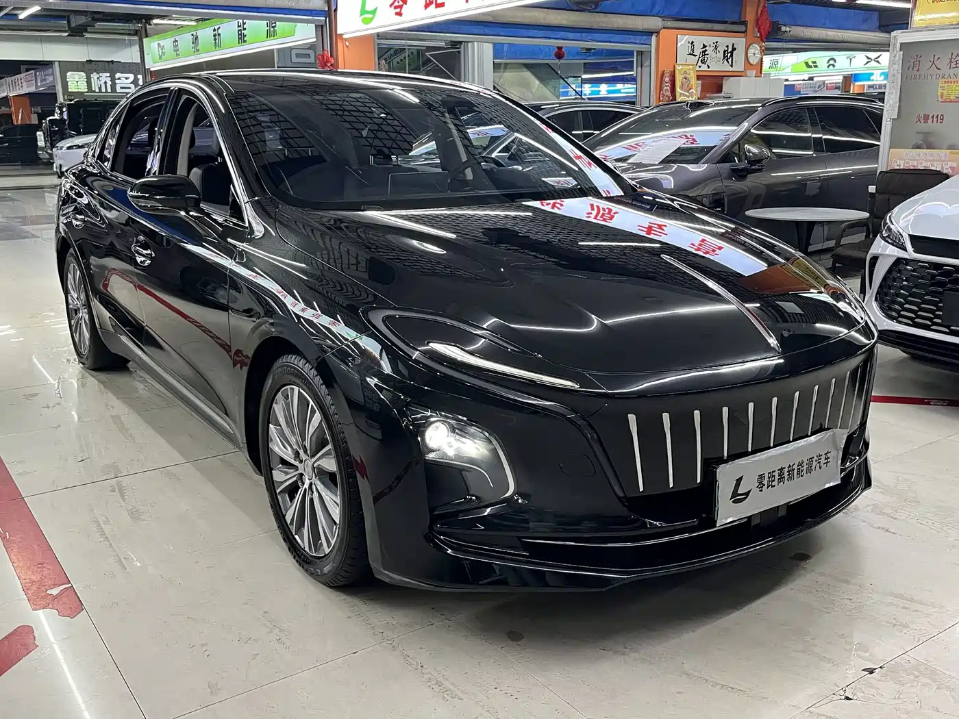 Hongqi E-QM5 2023