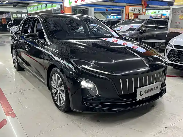 Hongqi E-QM5 2024