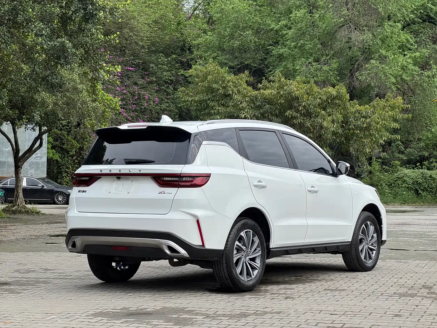 GEELY AUTOMOBILE VISION X6