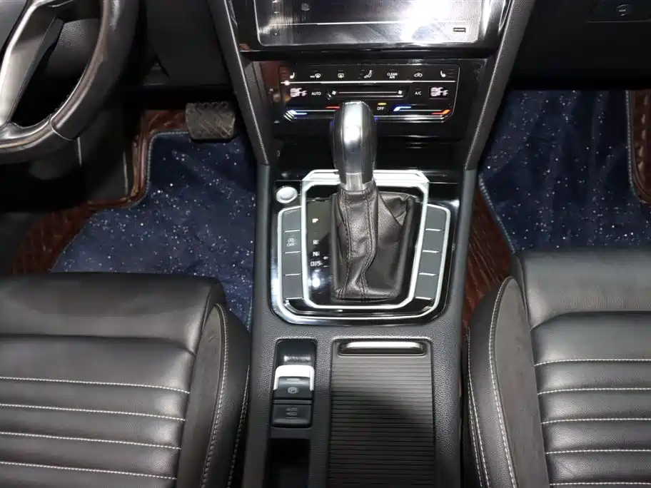Volkswagen Magotan 2020 280TSI DSG Leading фото 14