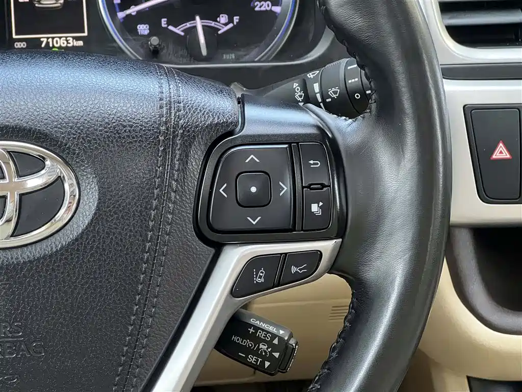 Toyota Highlander 2021 2.0T FWD Luxury 7-Seater фото 25