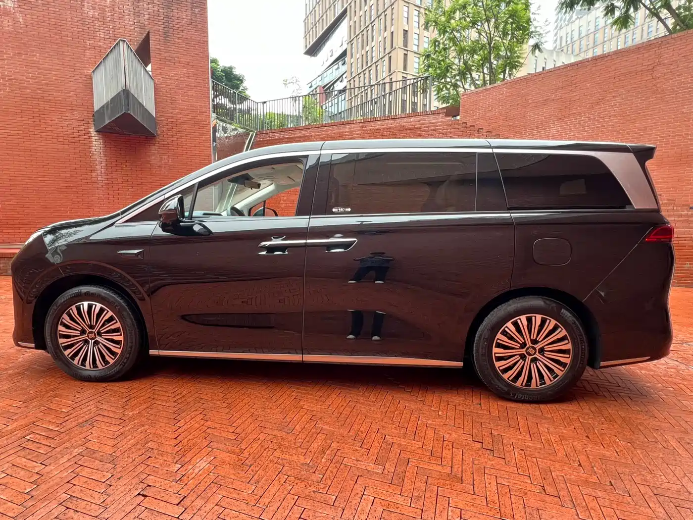 BYD Xia 2025 2025 DM-i 1.5T 180km Surpass Edition