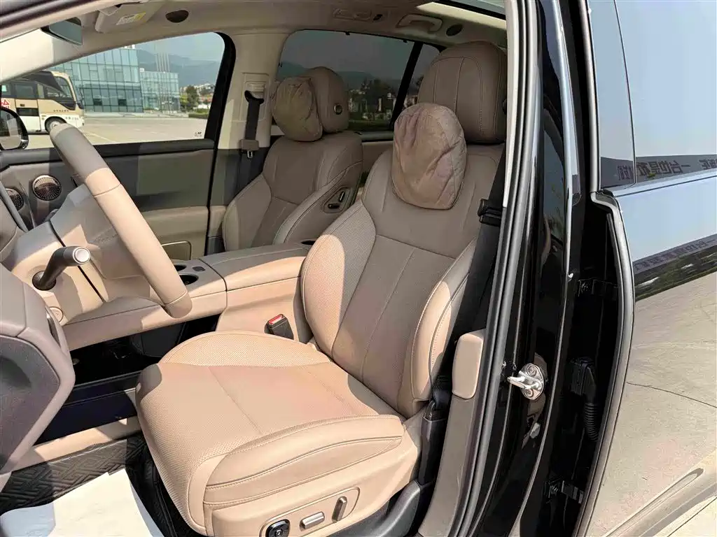 Li Auto Li i8 2026 2025 Standard Edition