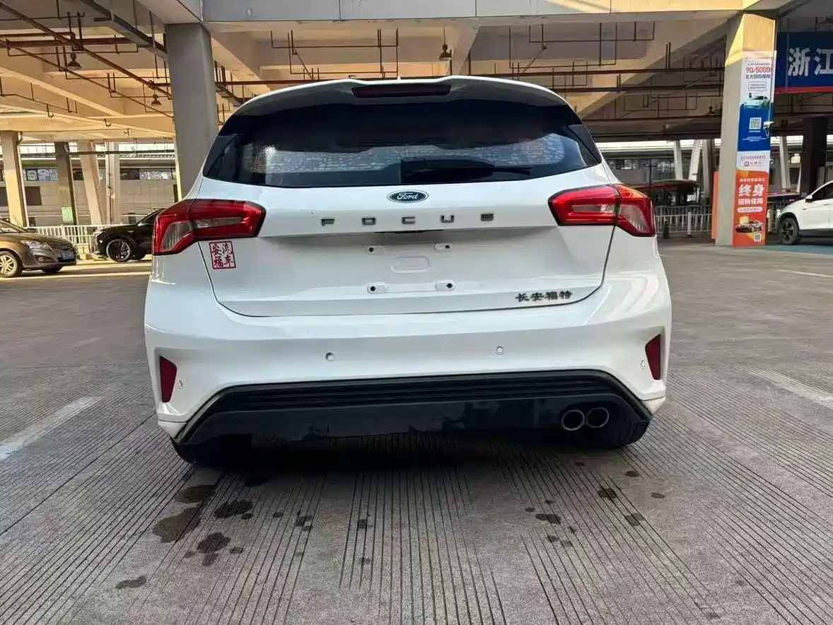 Фото 8 - Ford Focus