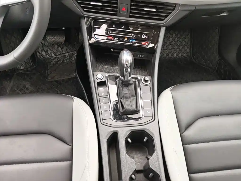 Volkswagen Bora 2024 2023 300TSI DSG Premium Edition