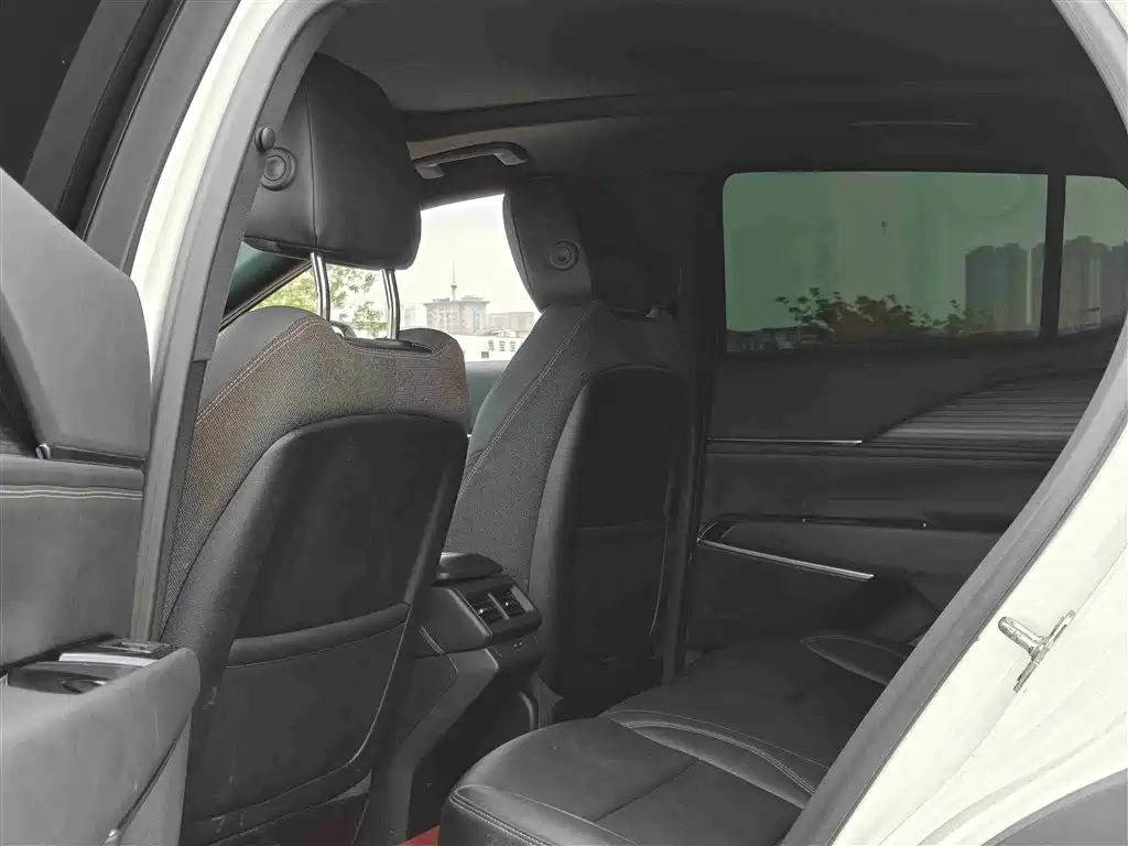 Cadillac GT4 2023 25T Trend Edition фото 5