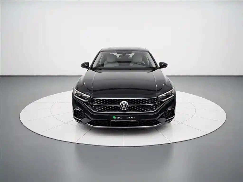 Volkswagen Passat 2023 330TSI Starlight Premium Edition фото 3