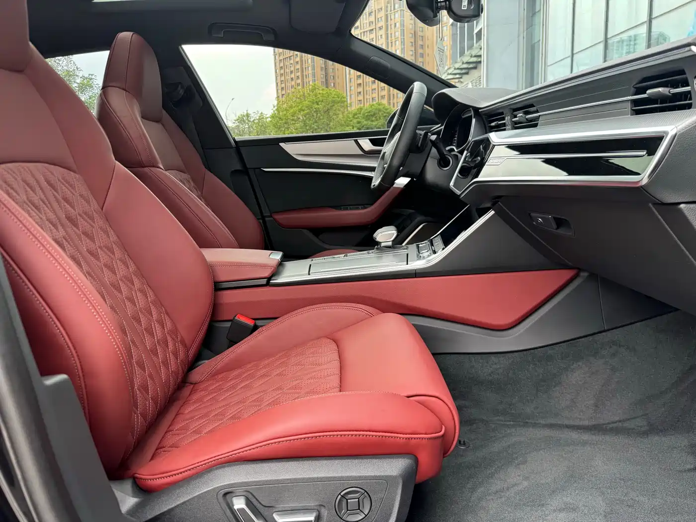 Audi A7L 2024 45 TFSI quattro S-line Black Warrior Edition фото 24