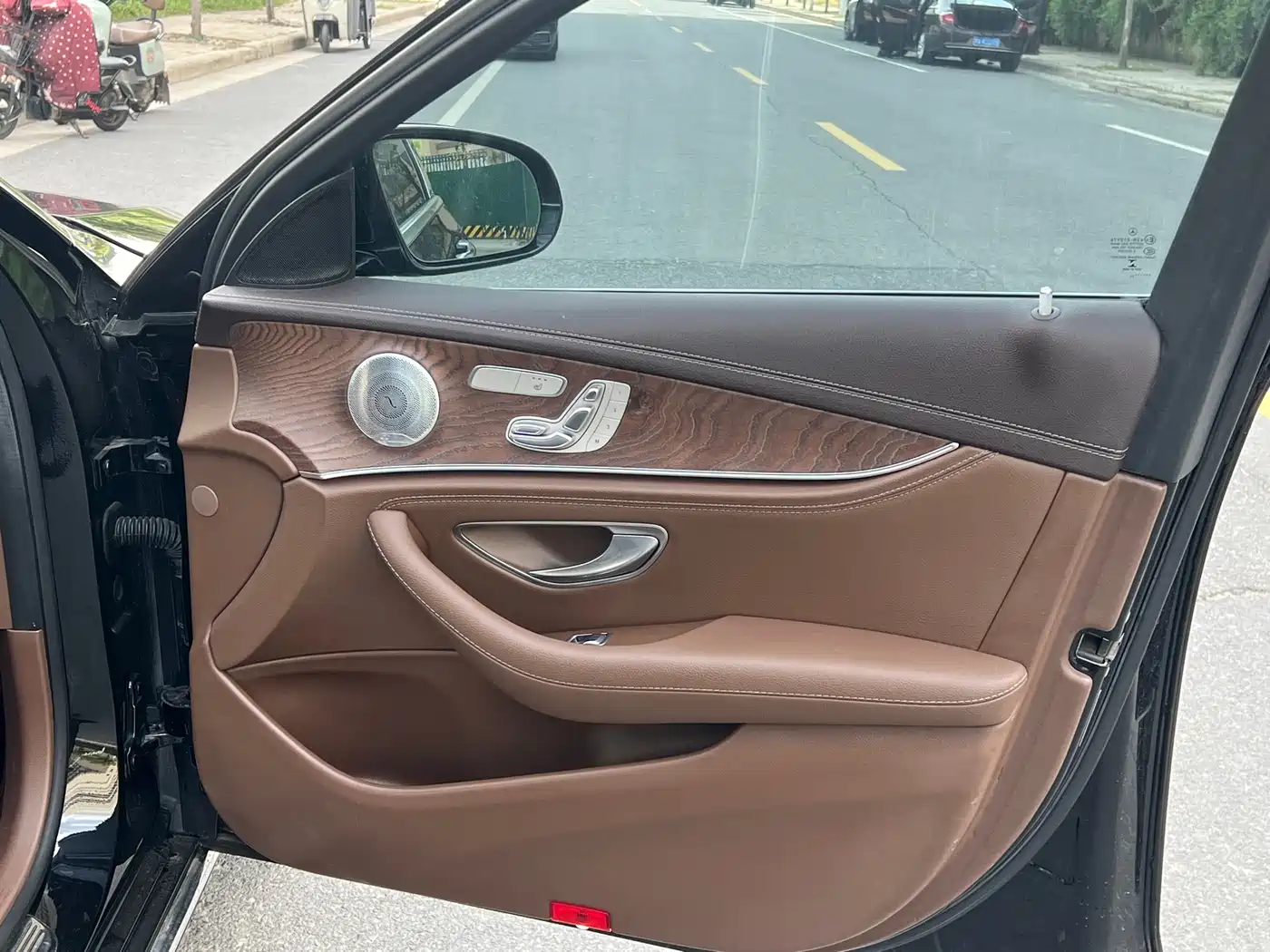 Mercedes-Benz E-Class 2021 E 300 L Luxury фото 18