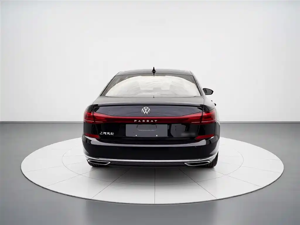 Volkswagen Passat 2023 330TSI Starlight Premium Edition фото 4