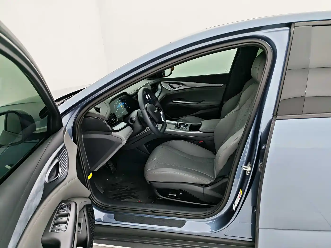 BYD Seal 2024 Glory Edition DM-i 1.5L 121km Luxury фото 10