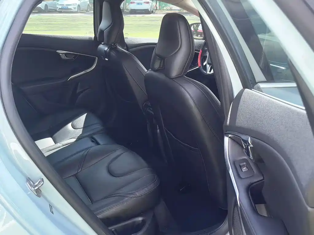 Volvo V40 2017 2017 T3 Momentum