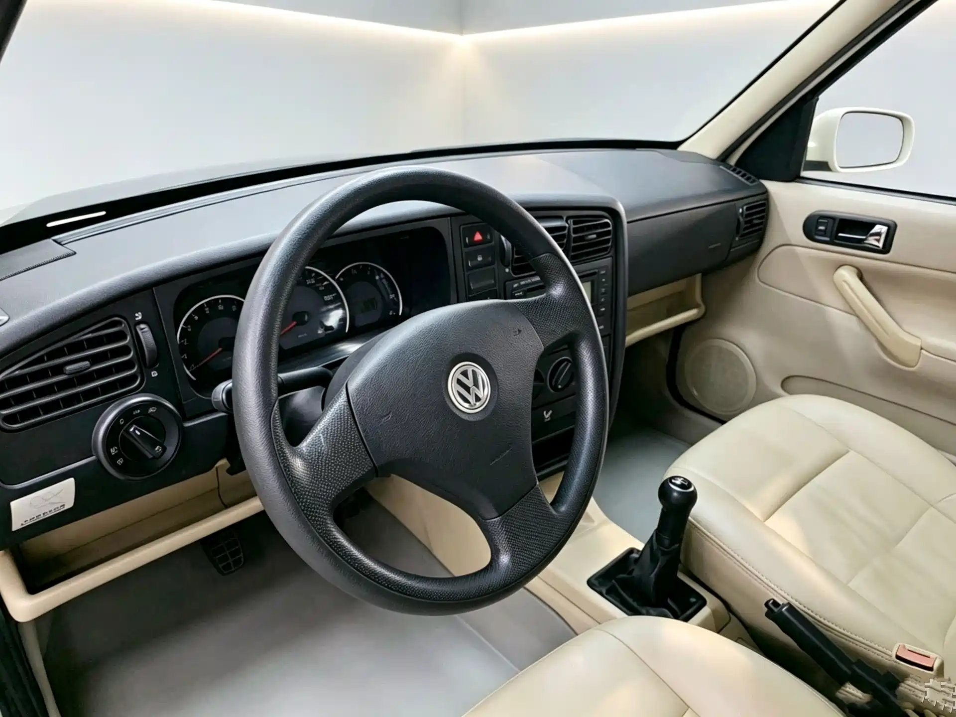 صورة 10 - Volkswagen Jetta