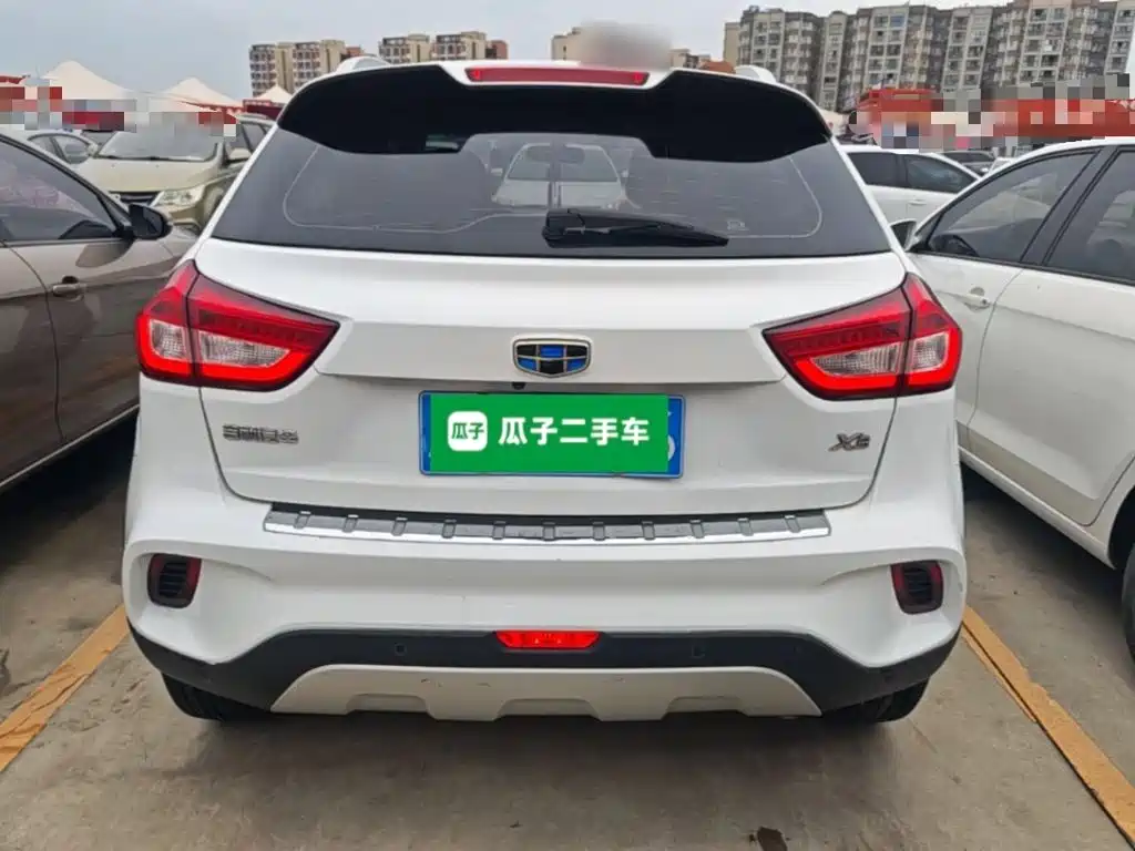 Фото 6 - Geely Vision X3