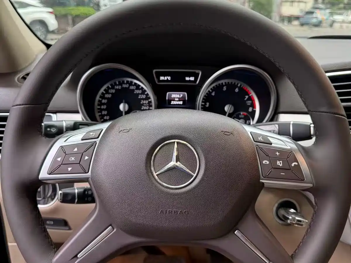 Mercedes-Benz M-Class 2014 ML 320 4MATIC фото 12
