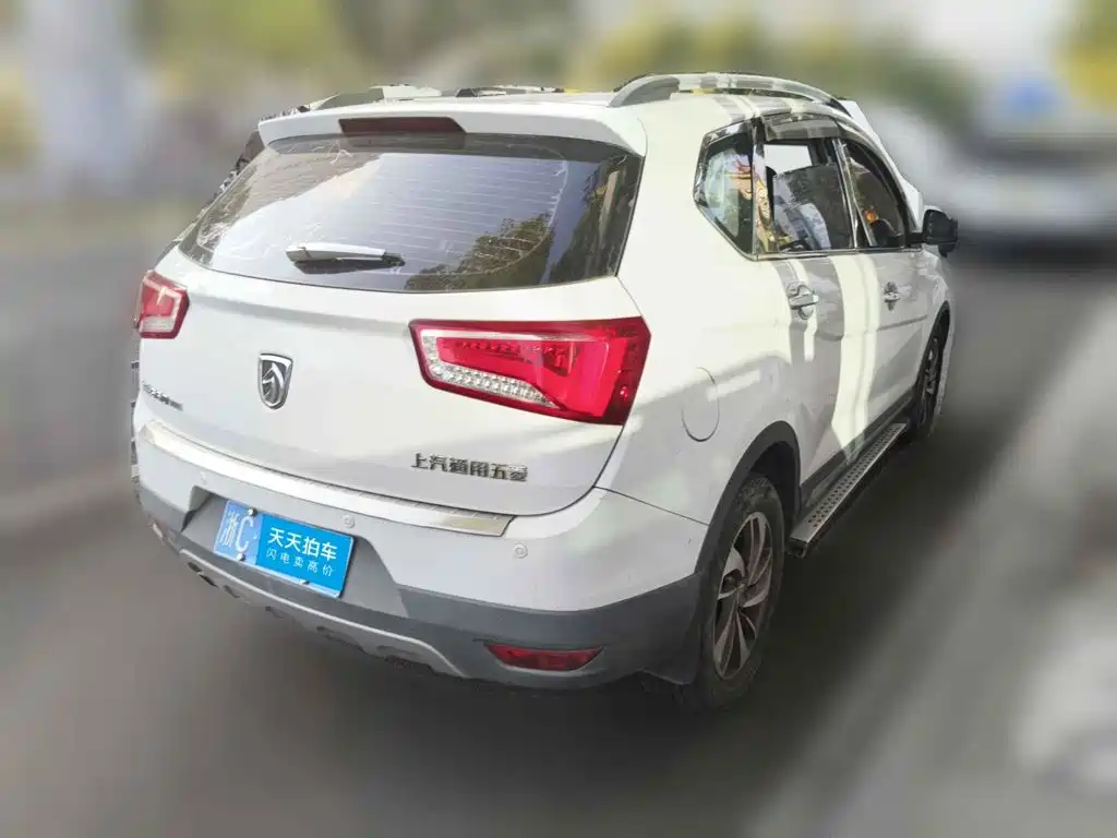 Фото 2 - Baojun 560
