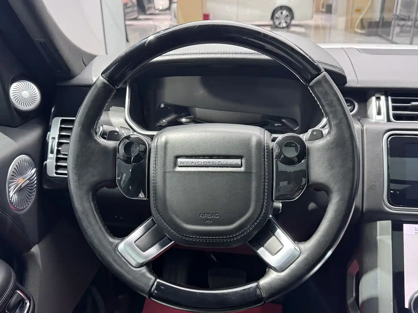 Land Rover Range Rover 2018 3.0 SC V6 Golden Age Edition фото 14