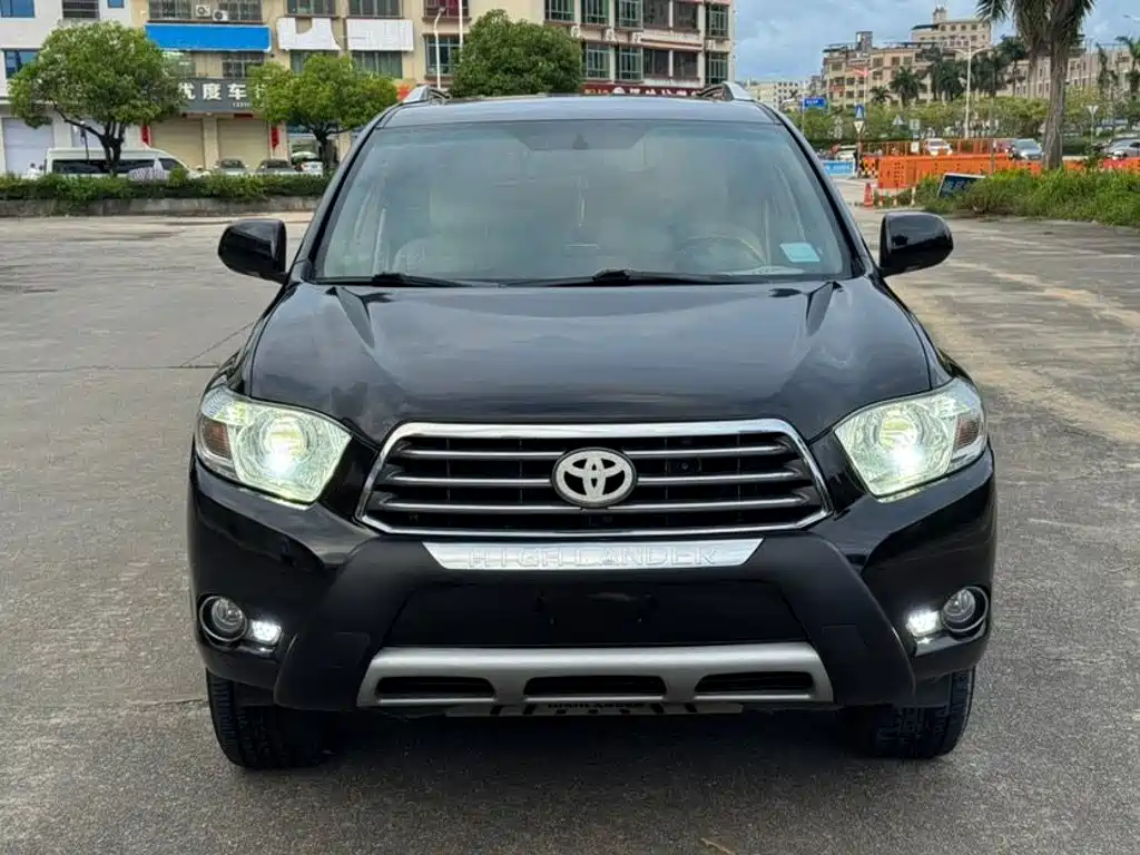 Фото 2 - Toyota Highlander