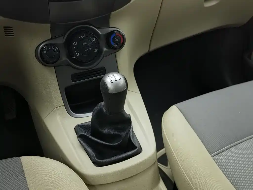 Ford Fiesta 2011 2011 Sedan 1.5L Manual Fashion