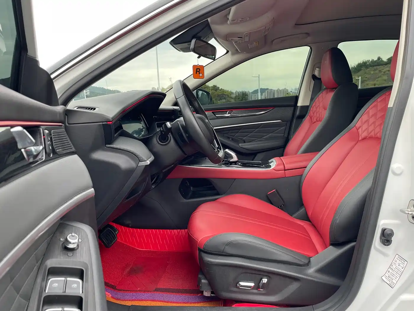 DONGFENG YI HYUN MAX