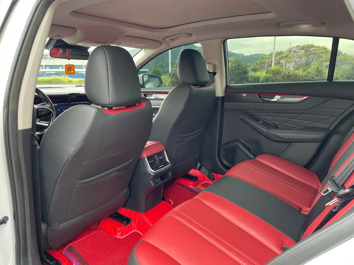 DONGFENG YI HYUN MAX